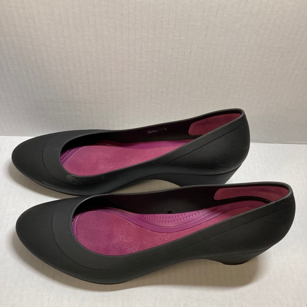 Crocs Dual Comfort Women’s Black Wedge Pumps Size 10 slip on